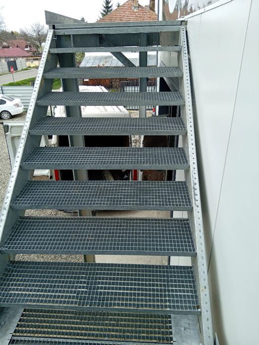 Scări metalice zincate