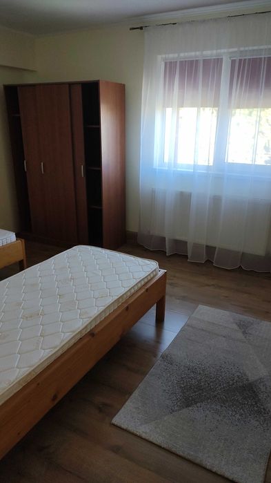 Ofer spre închiriere apartament cu 2 camere