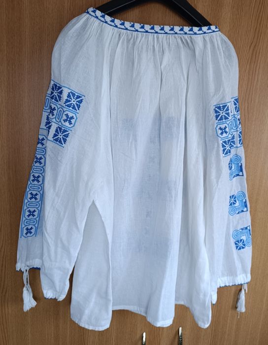 Ie dama tradiționala modernă