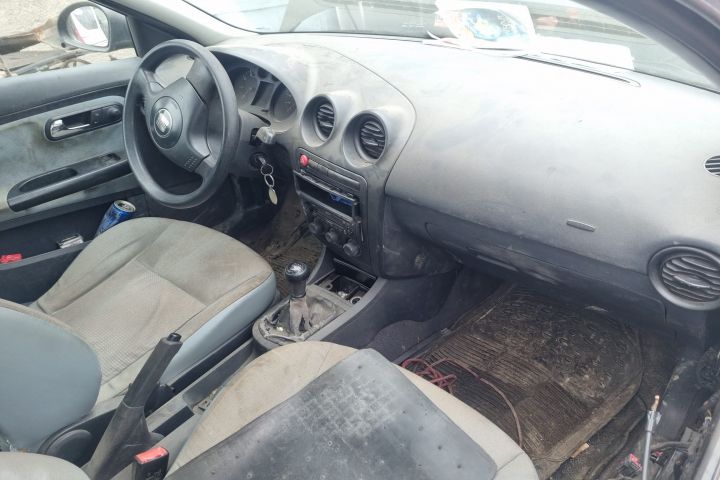 Far stanga Seat Ibiza a 3-a generatie 6L