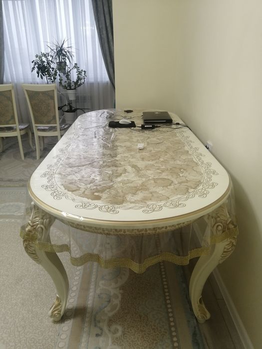 Стол со стульями