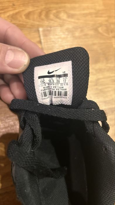 Маратонки Nike номер 28