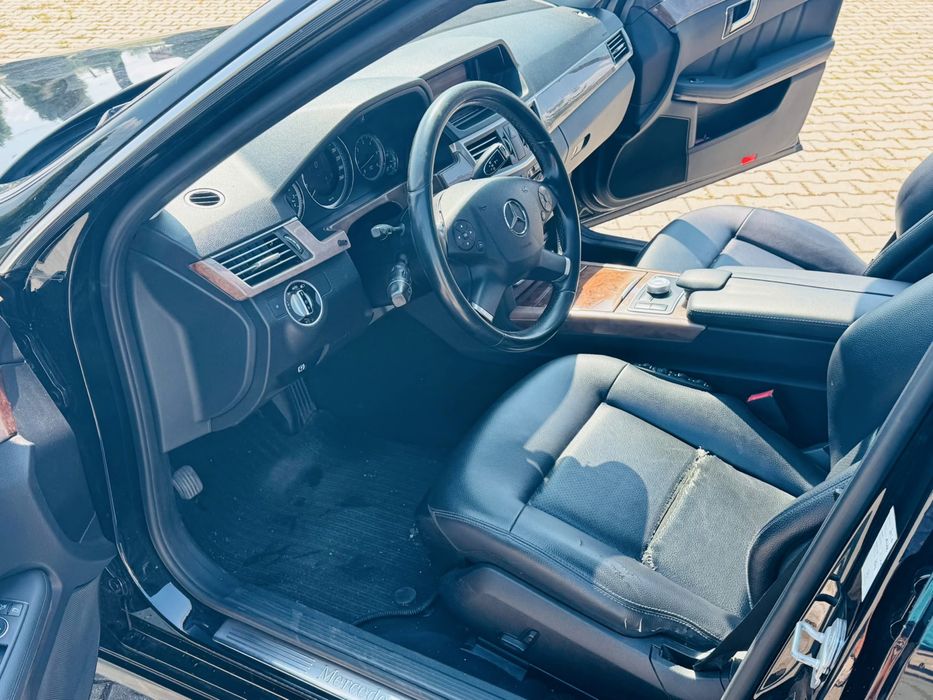 Vand sau schimb Mercedes E-Class 300