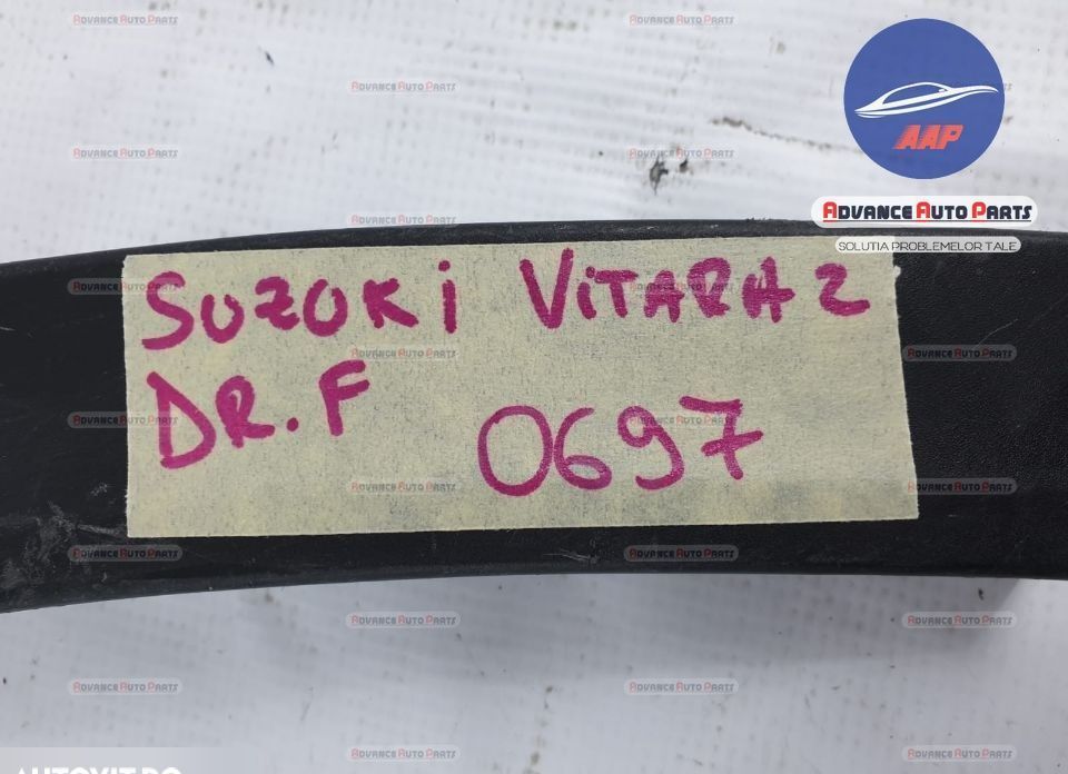 Overfender bandou ornament aripa dreapta fata original in stare buna.