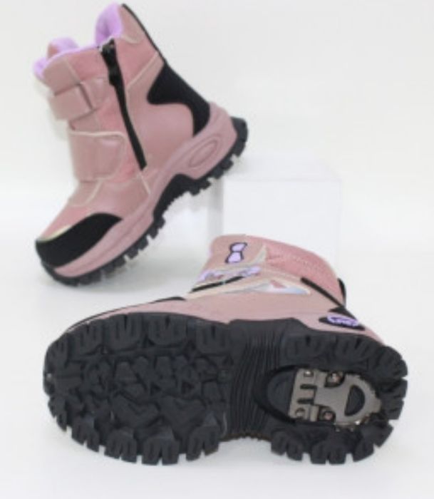 Новые детские сапожки.