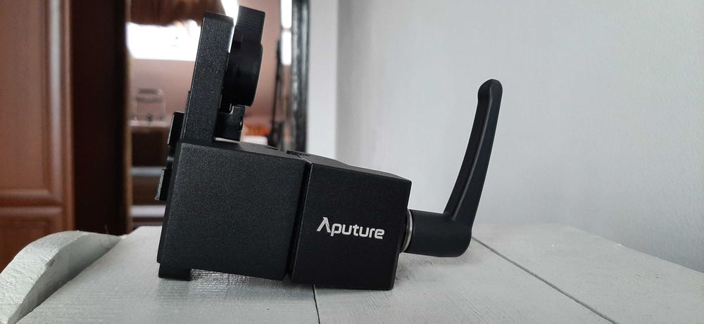 Clamp with Quick-Release Plates for V-Mount