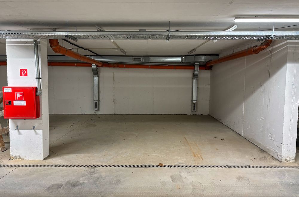 Продава паркоместа