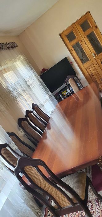 Хорошим почти новым состаяние стол 12 стул