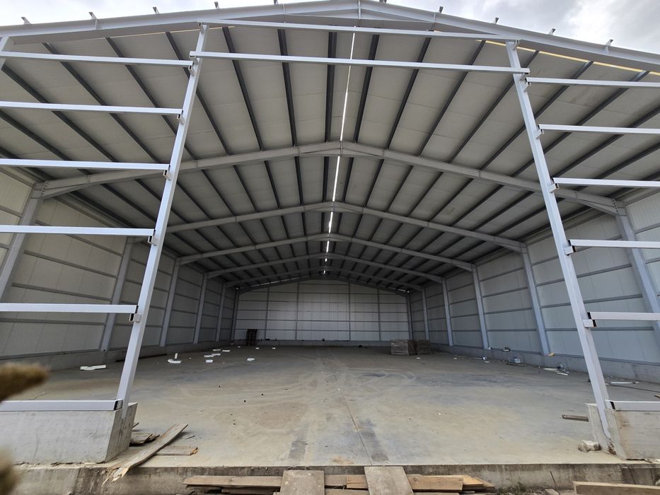Vand structura metalica  fără montaj 3500 euro de 200mp
