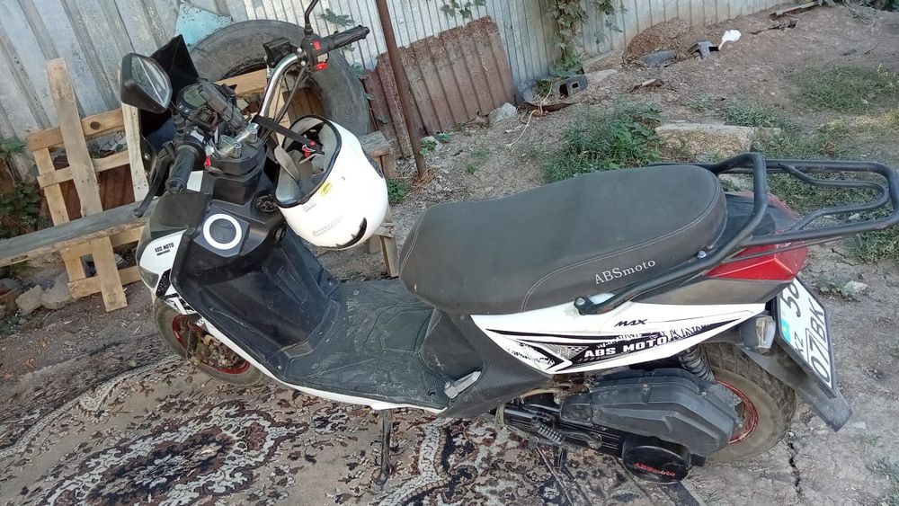 Продам скутор на полном ходу