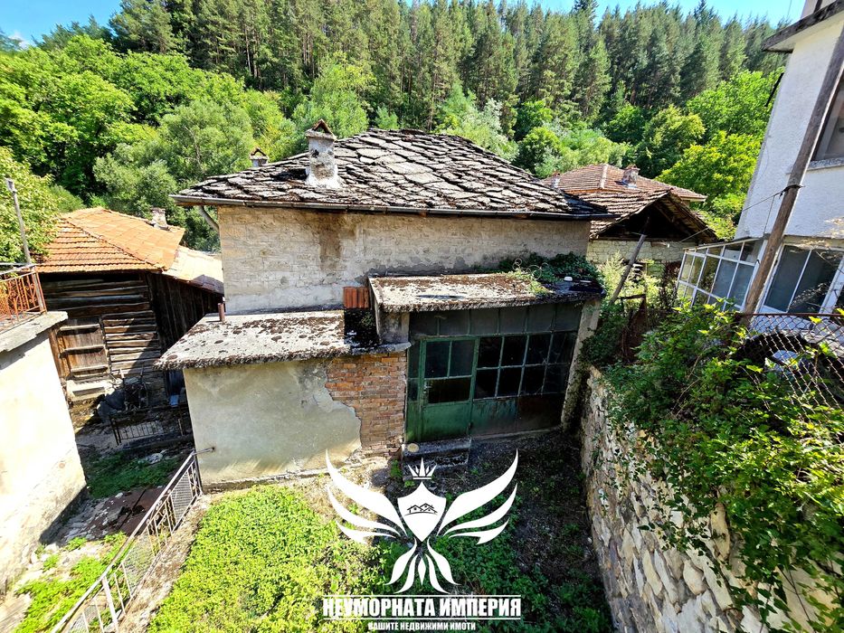 Продавам двуетажна къща 120РЗП с 260кв. двор в село Малево