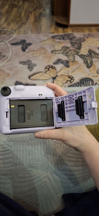 Продам Фотоаппарат Instax 12mini