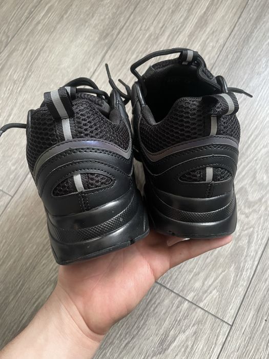 Adidași Dior negri, foarte comozi, stare foarte bună