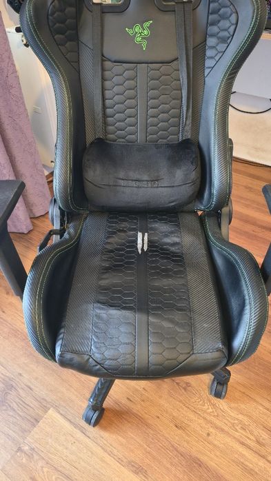 Scaun gaming Razer Legend