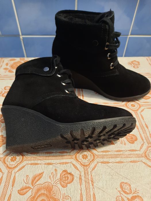 Продам ботинки зимние