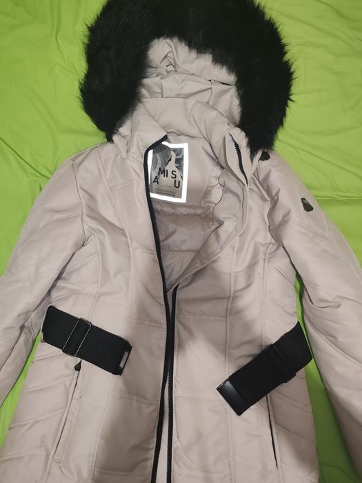 Продам куртку новую 48 размер