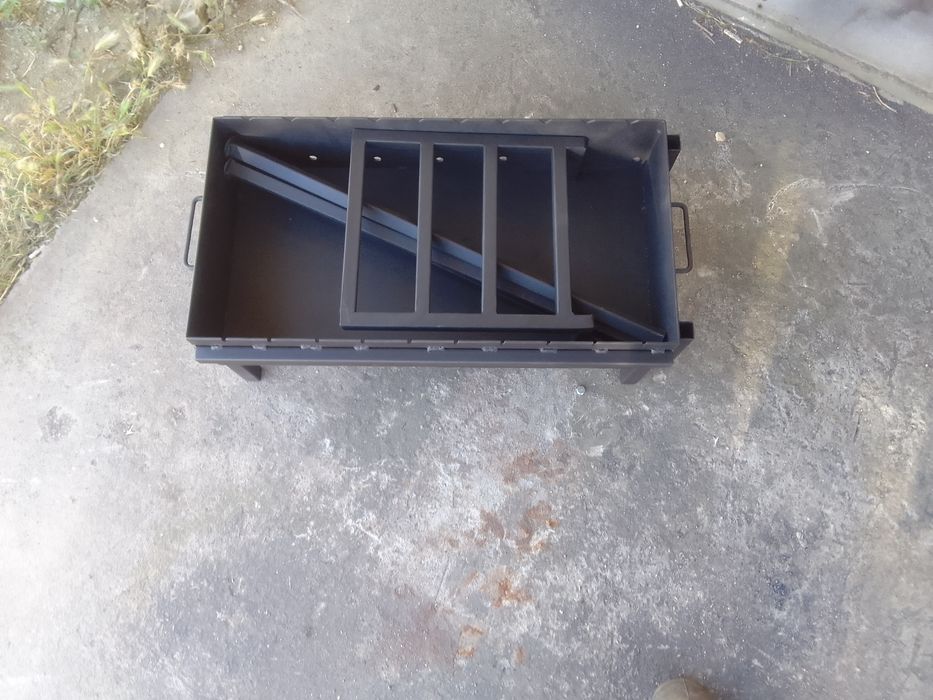 Мангал со сьемными ножками.