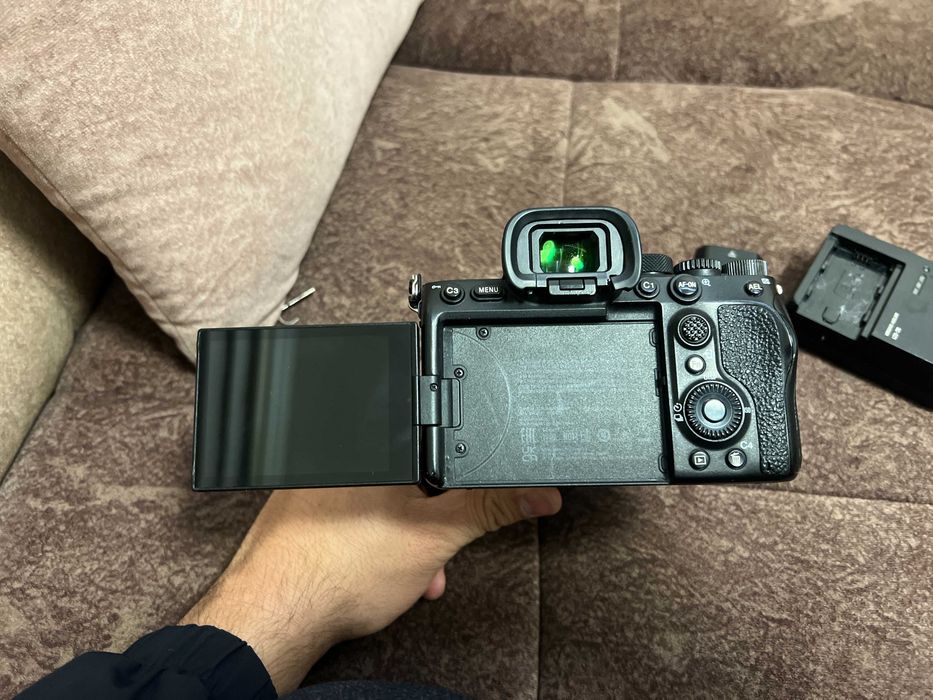 Sony a 7 s 3 sotiladi. Srochnaa