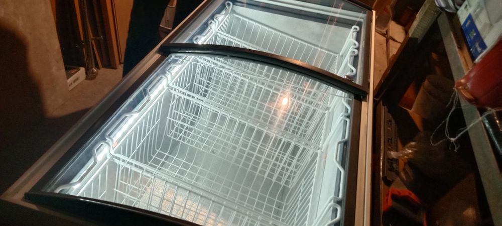 Продам морозильную камеру