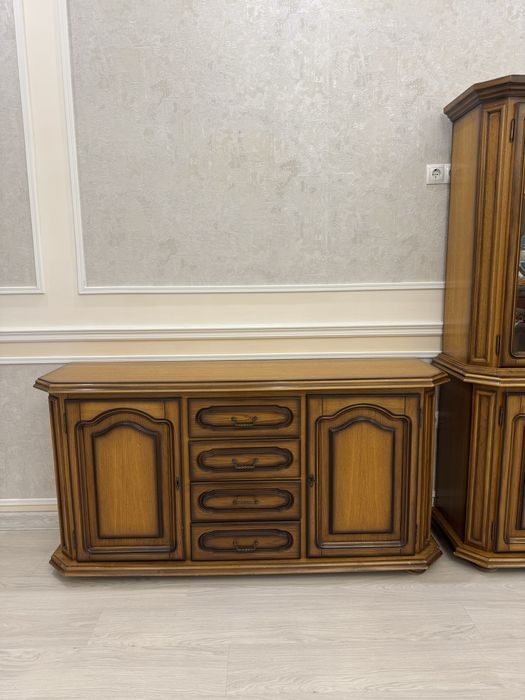 Шкаф-витрина продажа