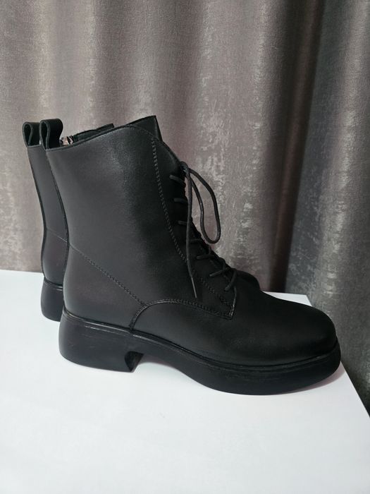 Дамски черни боти