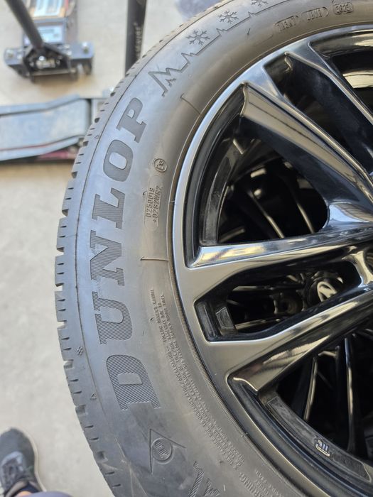 4 Броя 215/60/17 Dunlop 2x7,8mm 2x5,8mm 23dot
