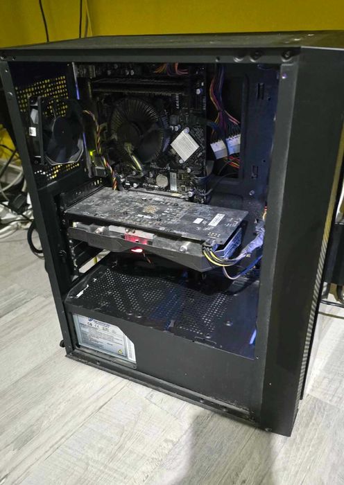 Гейминг Компютър, Монитор HP, Гейминг микрофон на Trust