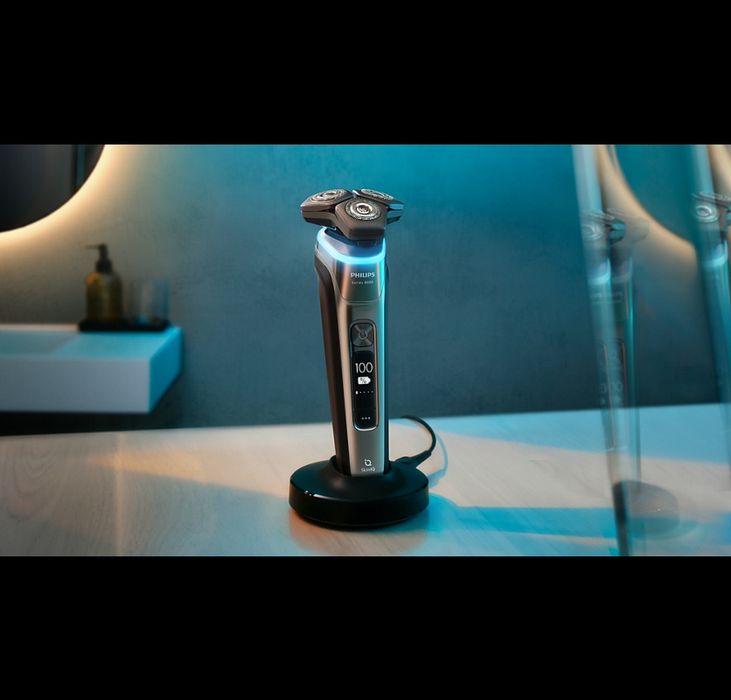 Aparat de barbierit Philips seria 9000 SkinIQ + Suport Spalare