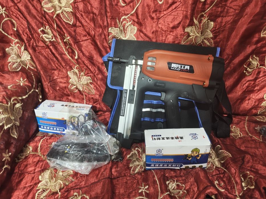 Монтажный пистолет