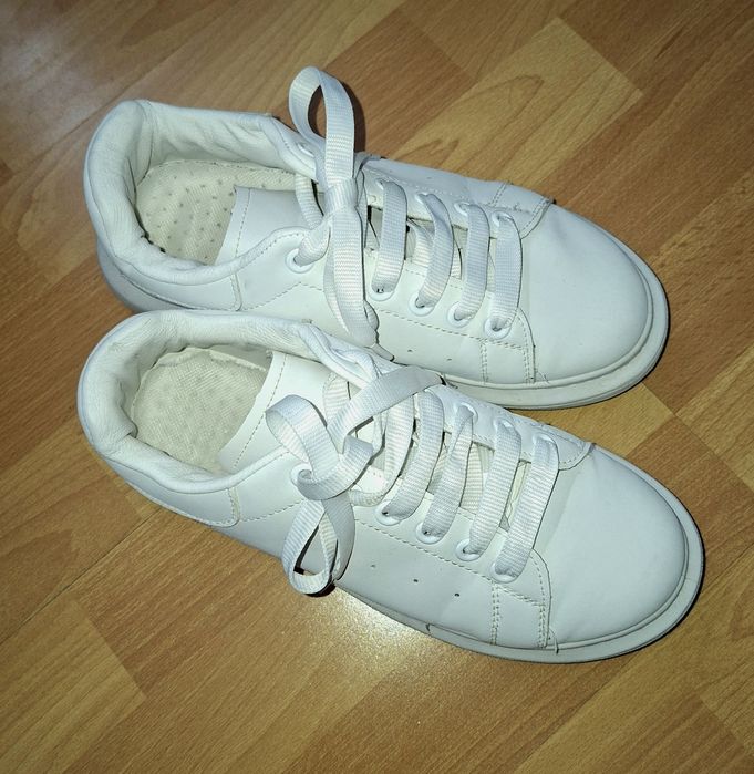 Adidasi albi, marime 39