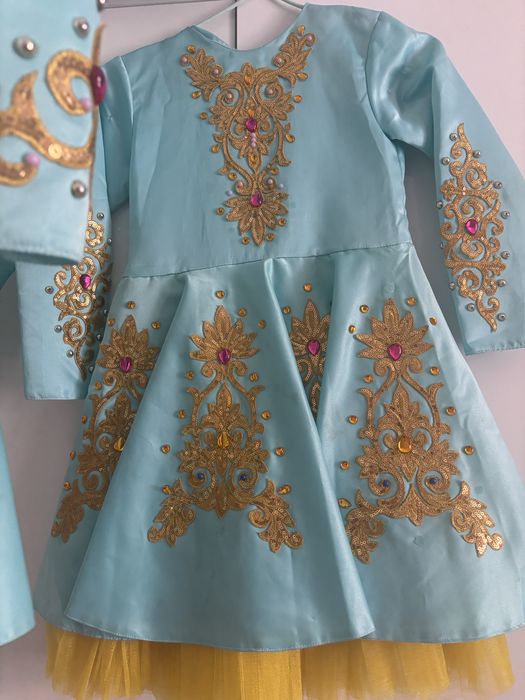 продам платье 6-7 лет