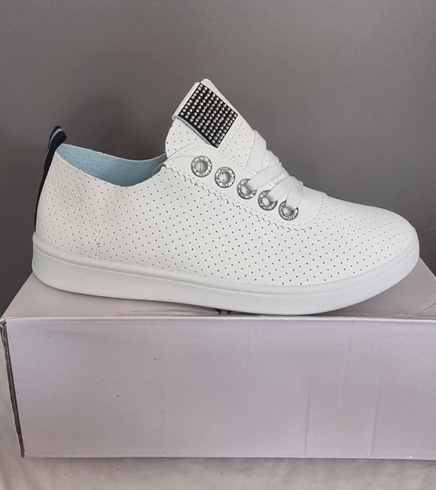 Пролетни дамски маратонки