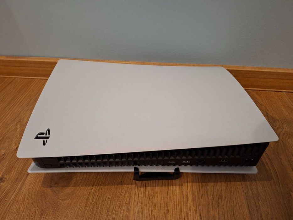 Продавам PlayStation 5
