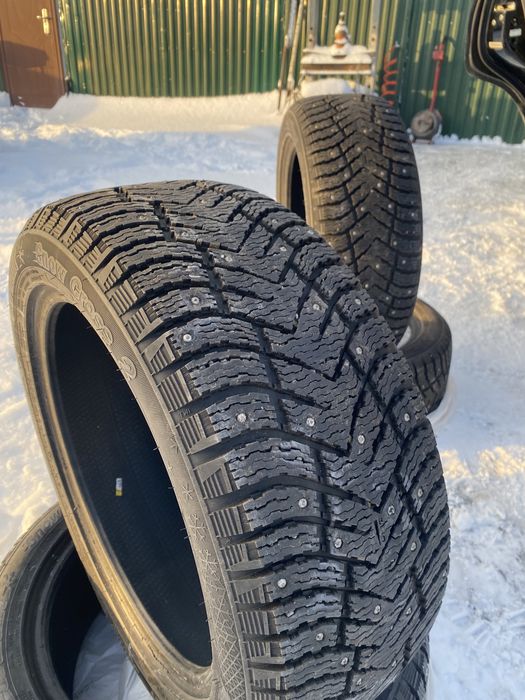 Продам Зимние шины почти новые