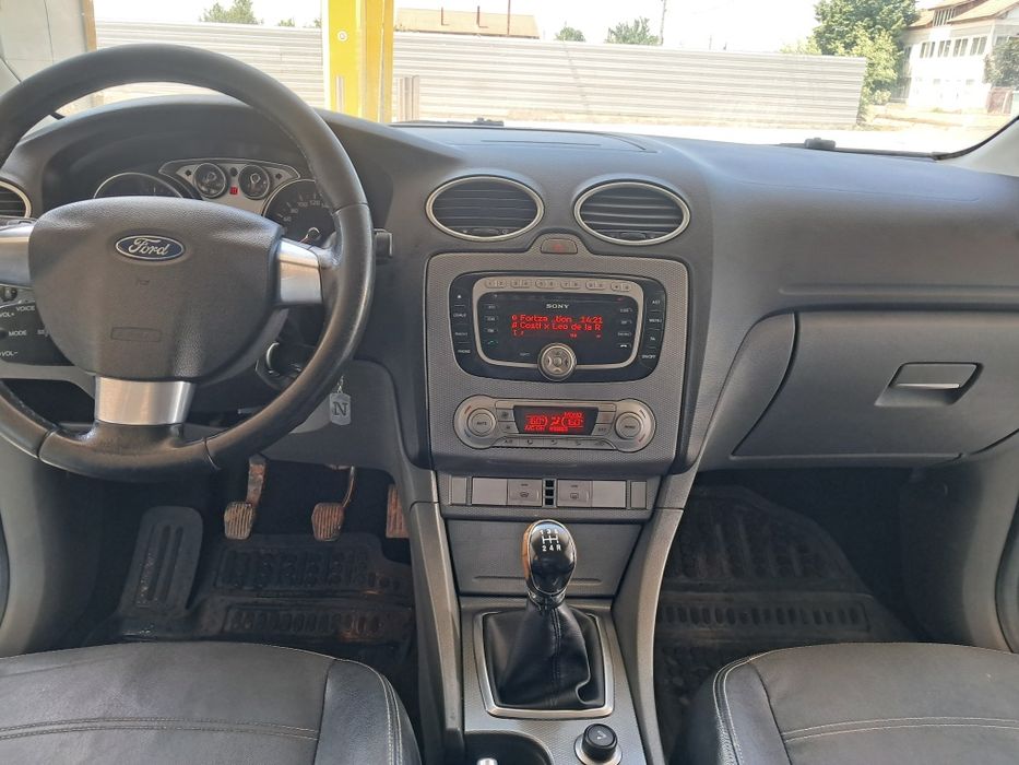 Vând Ford Focus titanium