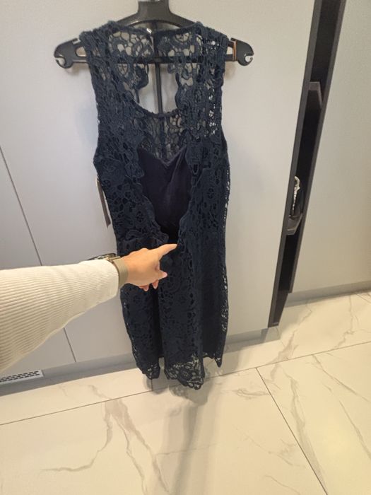 Рокля от памучна дантела