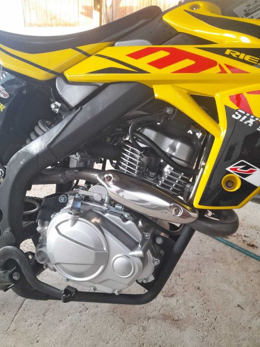 Vând motocicletă Enduro