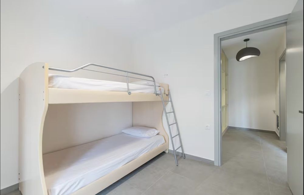 Apartament COSTINESTI!           - citiți cu tentie -