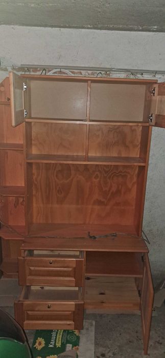 Секция и бюро от дърво