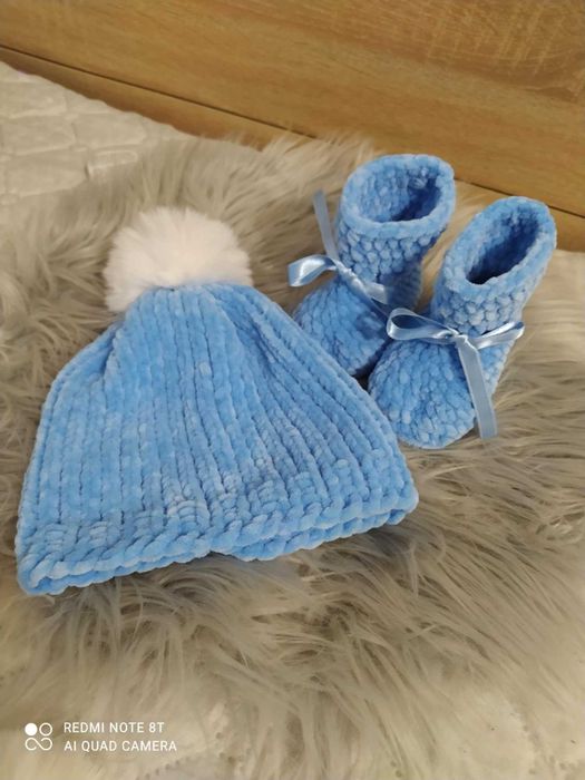 Ръчно плетени бебешки комплекти