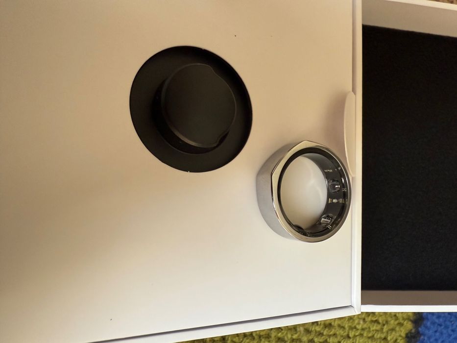 Продавам Oura ring Silver 10