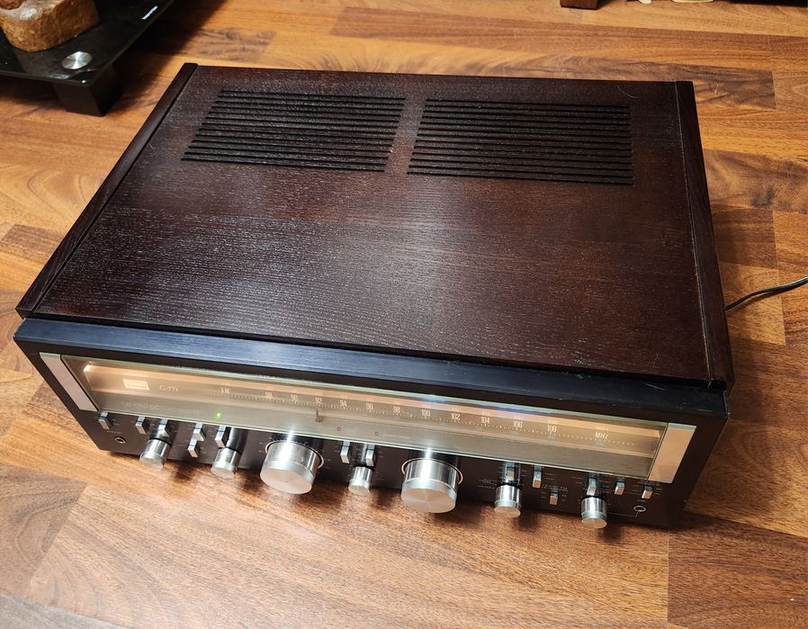 Receiver Stereo Vintage Sansui G-771 - Sunet Pur și Design Iconic