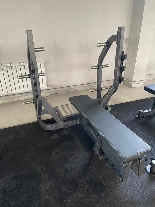 Тренажёр. Жимовая стойка