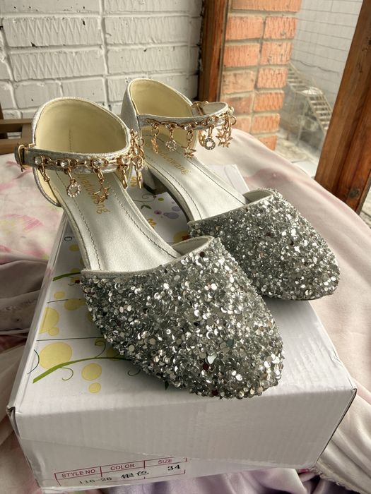 Стильные нарядные туфельки