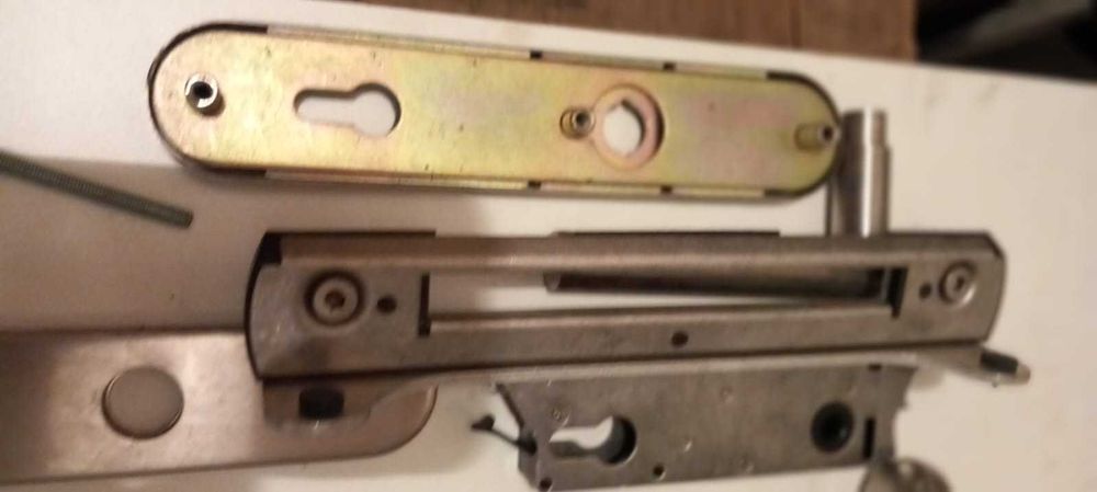 Broască ; set complet de înaltă calitate pentru uși de intrare in casă