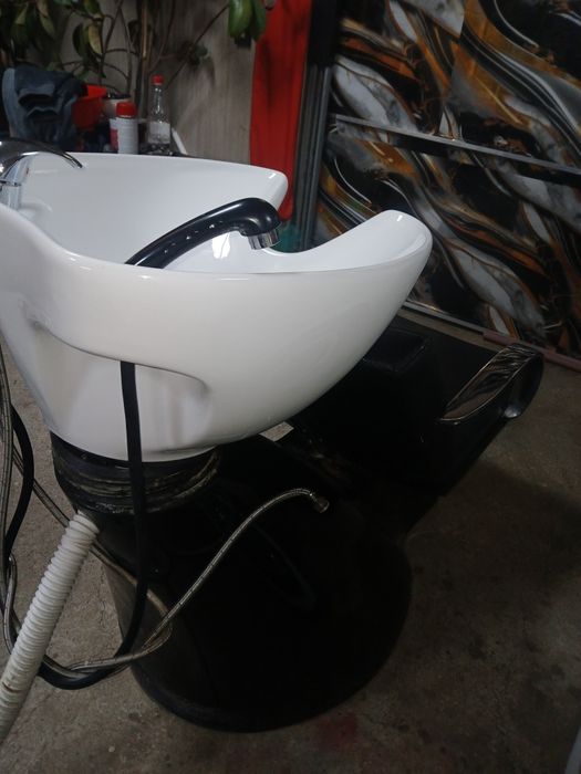 Scaun cu lavoar pentru cuafor