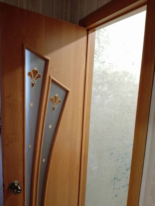 Продам двери в туалет,в ванну.