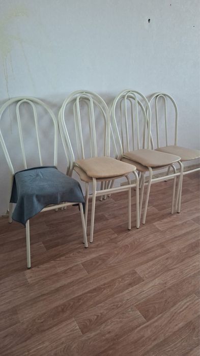 продам обеденный стол со стульями