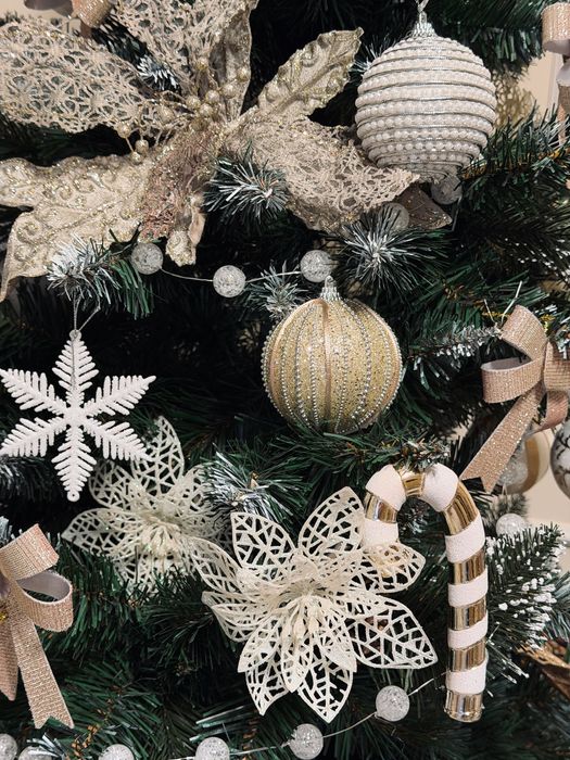 Brad Artificial de Craciun Imperial cu conuri naturale