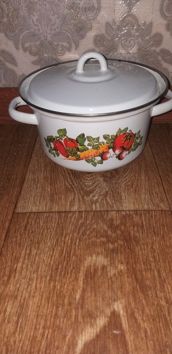 Кастрюля Ссср б/у 50 тыс эмалированная